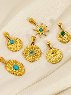 Vintage turquoise pendant, versatile high-end stainless steel 18K gold hammered-texture necklace accessory.