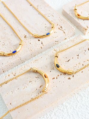 A Desert Walk Artistic Inlaid Three Kinds of Gems Retro Pendant Personalized Necklace Gold-Plated Jewelry