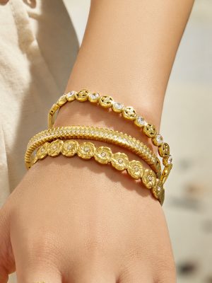 Light Luxury Stainless Steel Color-Preserving Three-Dimensional Flower Shape Advanced Female Accessories Diamond-Embedded Snap-on Open-Ended Bracelet