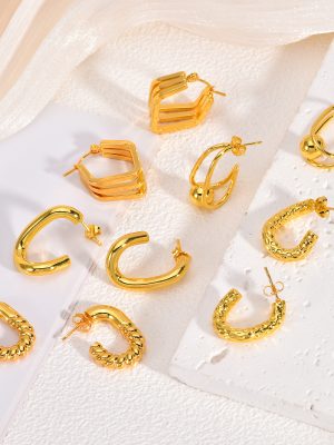 Autumn/Winter gold stainless steel large earrings, light luxury, high-end, high profile retro earrings for women, minimalist design.
