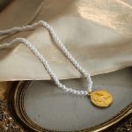 New Retro Affordable Luxury Stainless Steel Gold Plated Imitation Pearl Portrait Pendant Beaded Necklace Ornament Women