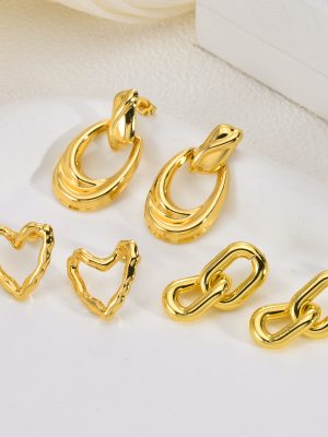 Golden stainless steal earrings, light luxury, high-end, autumn winter retro exaggerated earrings, design ear studs for women.