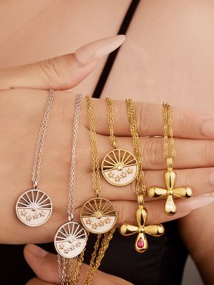 18K Gold Plated SUNFLOWER Pendant Necklace for Women Hollow Stars Zircon Clavicle Chain Simple Ins Ornament